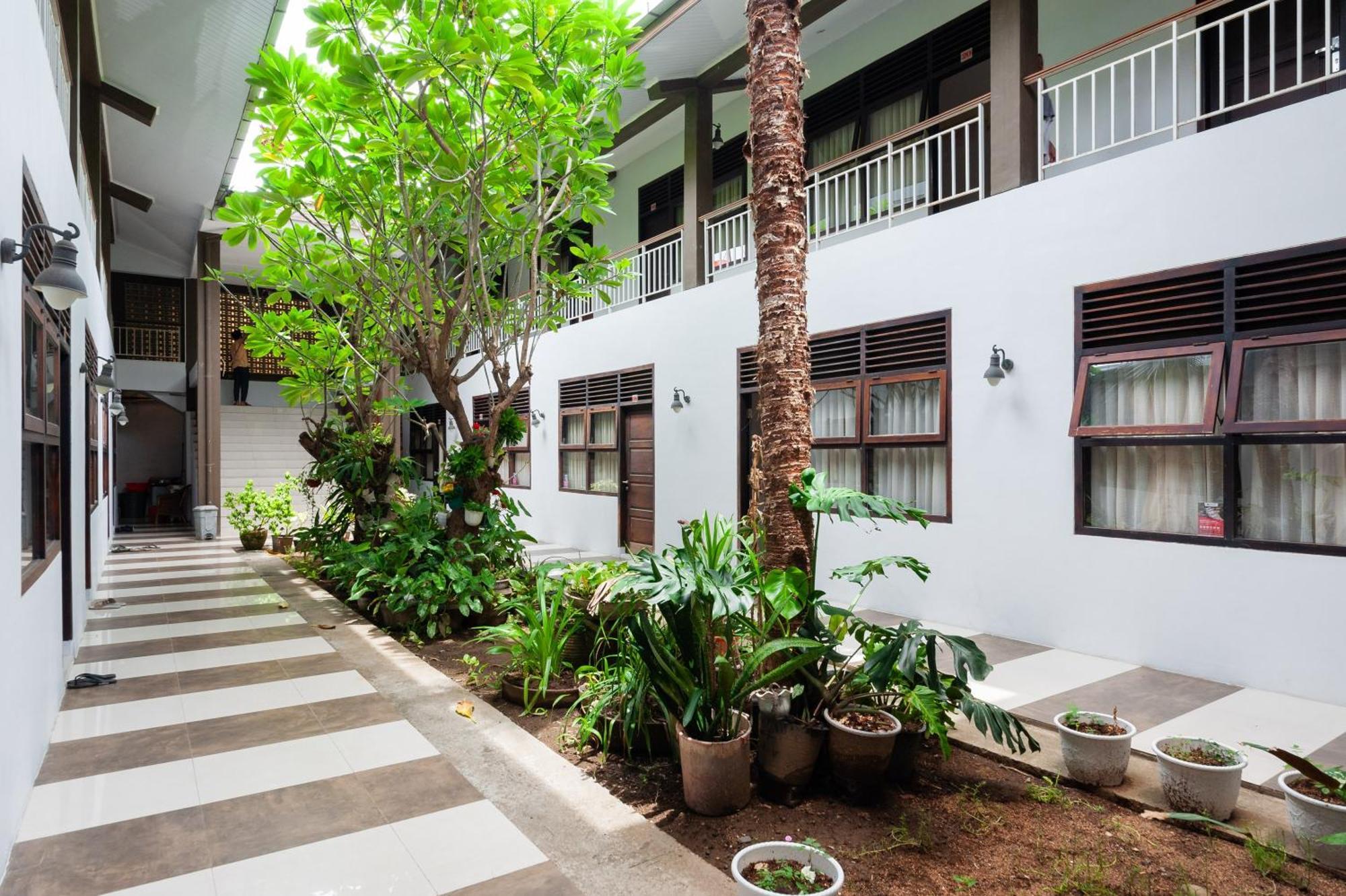 Reddoorz Syariah Near Convention Hall 2*