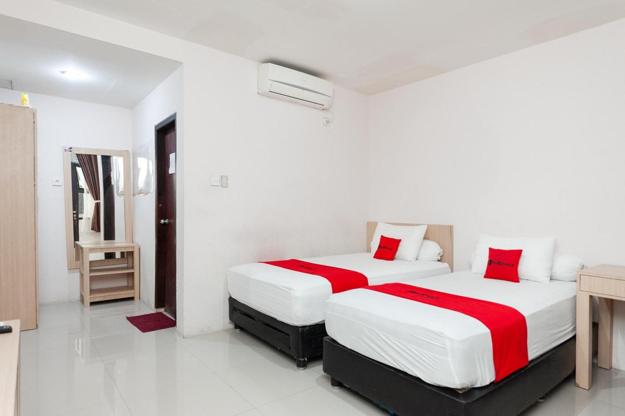 Hotel Reddoorz Syariah Near Convention Hall 2*
