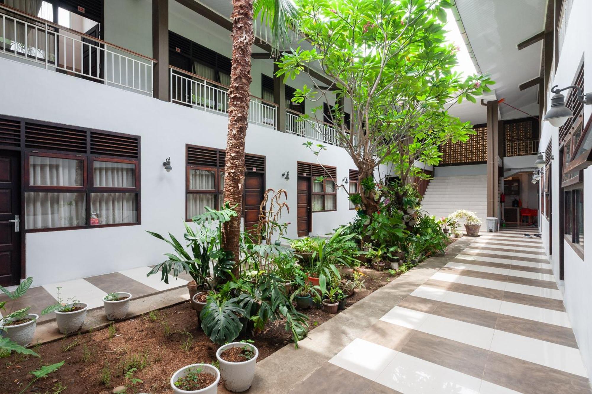 Reddoorz Syariah Near Convention Hall Hotel